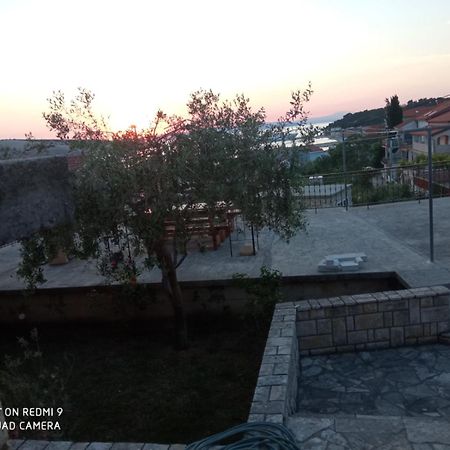 Apartment In Lopar With Sea View, Terrace, Air Conditioning, Wi-Fi Dış mekan fotoğraf