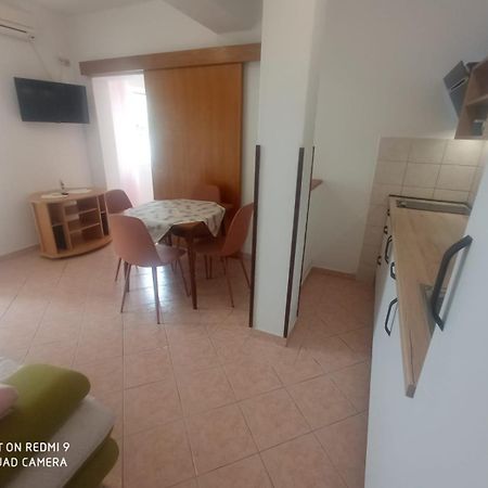 Apartment In Lopar With Sea View, Terrace, Air Conditioning, Wi-Fi Dış mekan fotoğraf