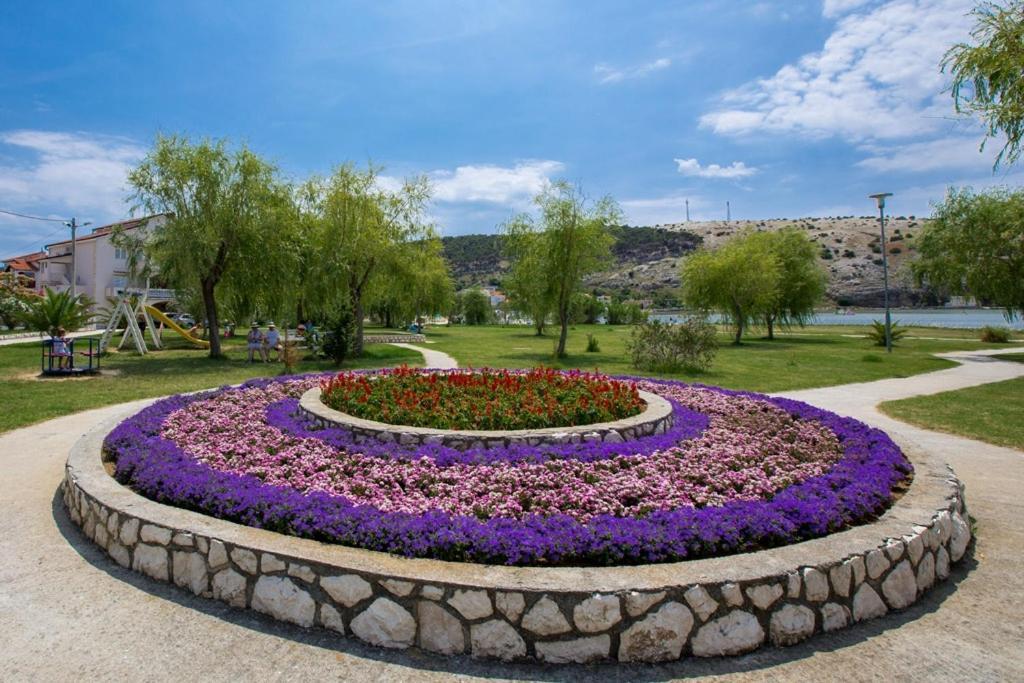 Apartment In Lopar With Sea View, Terrace, Air Conditioning, Wi-Fi Dış mekan fotoğraf