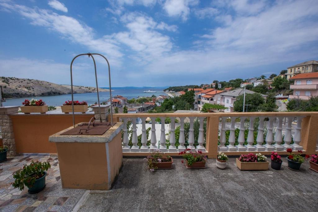 Apartment In Lopar With Sea View, Terrace, Air Conditioning, Wi-Fi Dış mekan fotoğraf